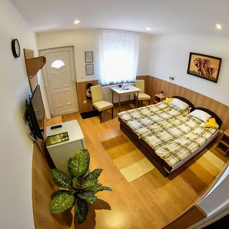Fenyves Csarda Vendeghaz Guest house